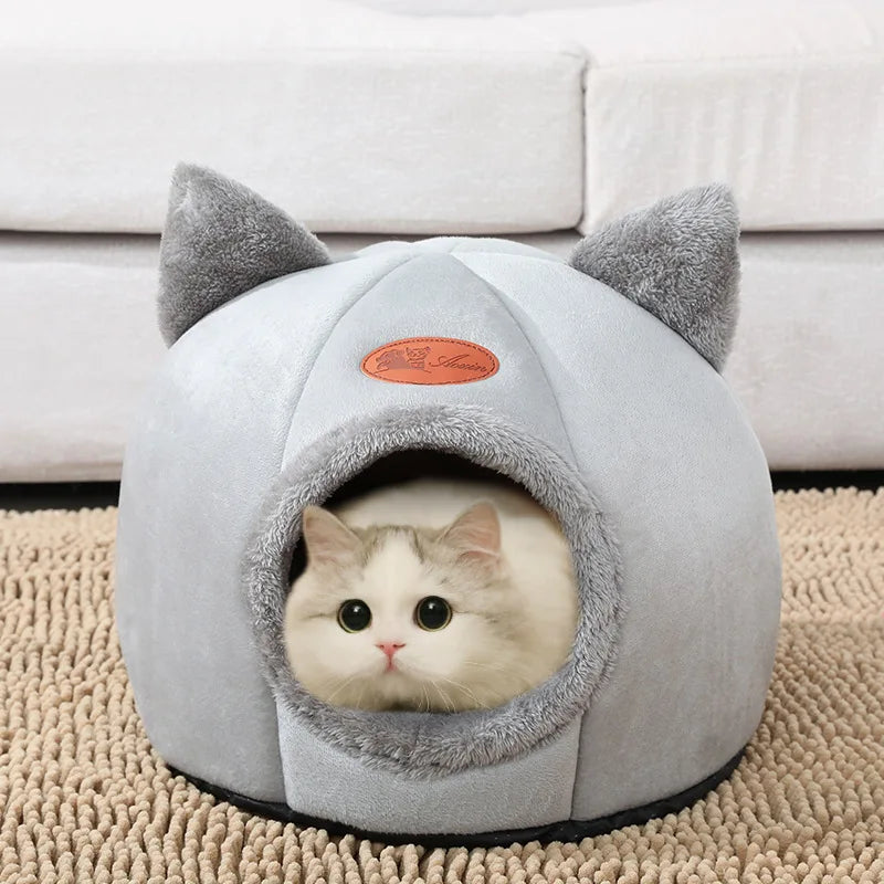 Comfort In Winter Cat Bed I