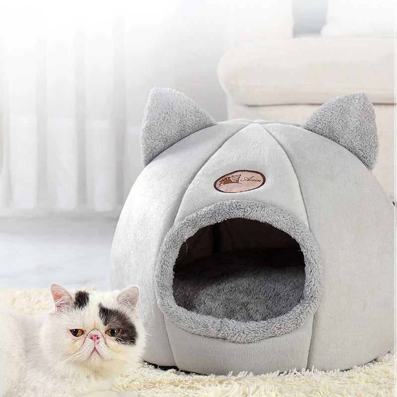 Comfort In Winter Cat Bed I